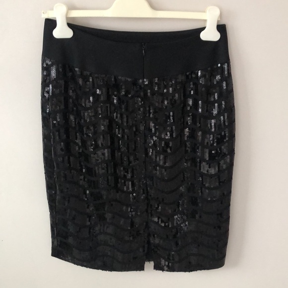 Linda Lundstrom Black Pencil skirt. Perfect for formal occasions, fully Lined. - Picture 4 of 12